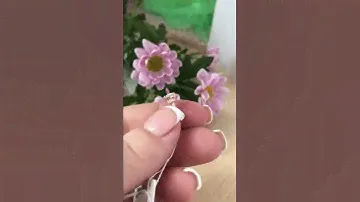Золотые пусеты гвоздики