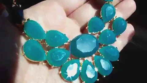 Золотистое колье с полупрозрачными каплями-кристаллами "Летний дождь"